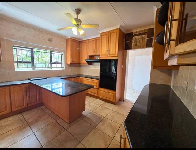 3 BEDROOM HOUSE FOR SALE IN HARTENBOS CENTRAL